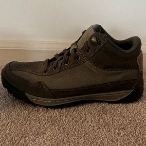 Brand new Merrell hiking boots size 7.5 mens